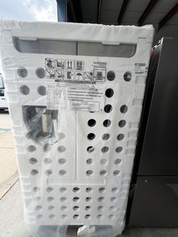 Bespoke Refrigerator With Screen 