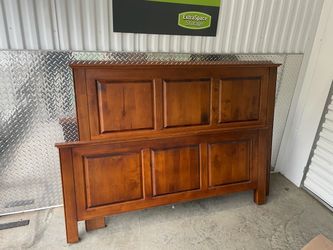 Queen headboard, Footboard and Mattress
