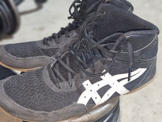 Wrestling shoes