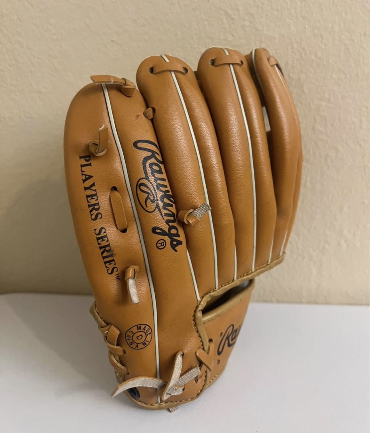 Rawlings 9-inch Youth Baseball Glove, RBG158 model with Derek Jeter's autograph.
