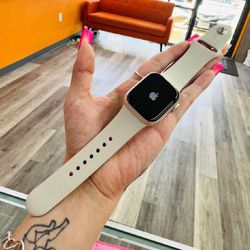 Apple Watch Series 8 – Trendy Style with Smart Features subject stage