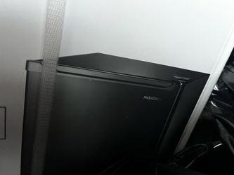 1.7cu ft mini fridge