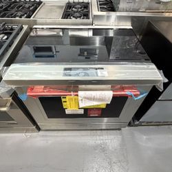 🔥 WOLF 36” INDUCTION RANGE – LUXURY PERFORMANCE 🔥 Upgrade your kitchen with this premium Wolf 36” Induction Range (Model IR36550/S/T) — designed for