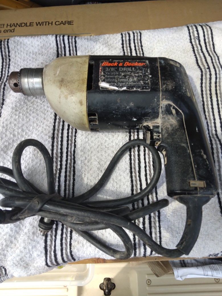 BLACK & DECKER CORDED POWER DRILL