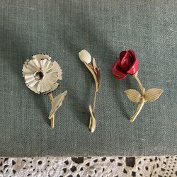 Vintage Set of 3 Gold Tone Flower Brooches Pins