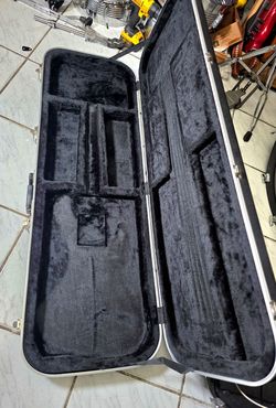 Road Runner universal bass guitar  hard case  !!$70 or best offer !!