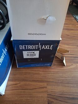 Detroit axle struts