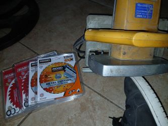Skill saw with 4 blades