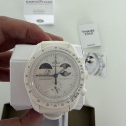 Omega x Swatch Mission to Earthphase “Moonshine Gold” (Snoopy)