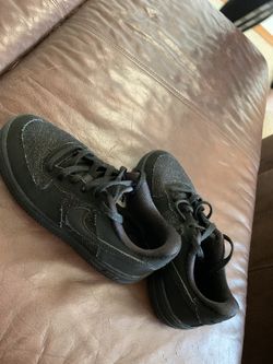 Girls black Nike’s