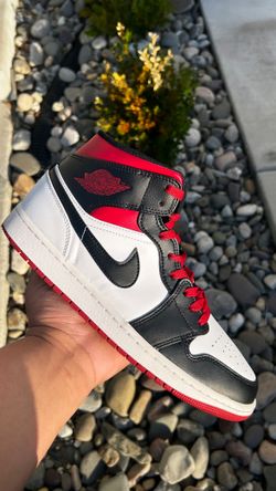 Jordan 1 Mid “Gym Red Black Toe”