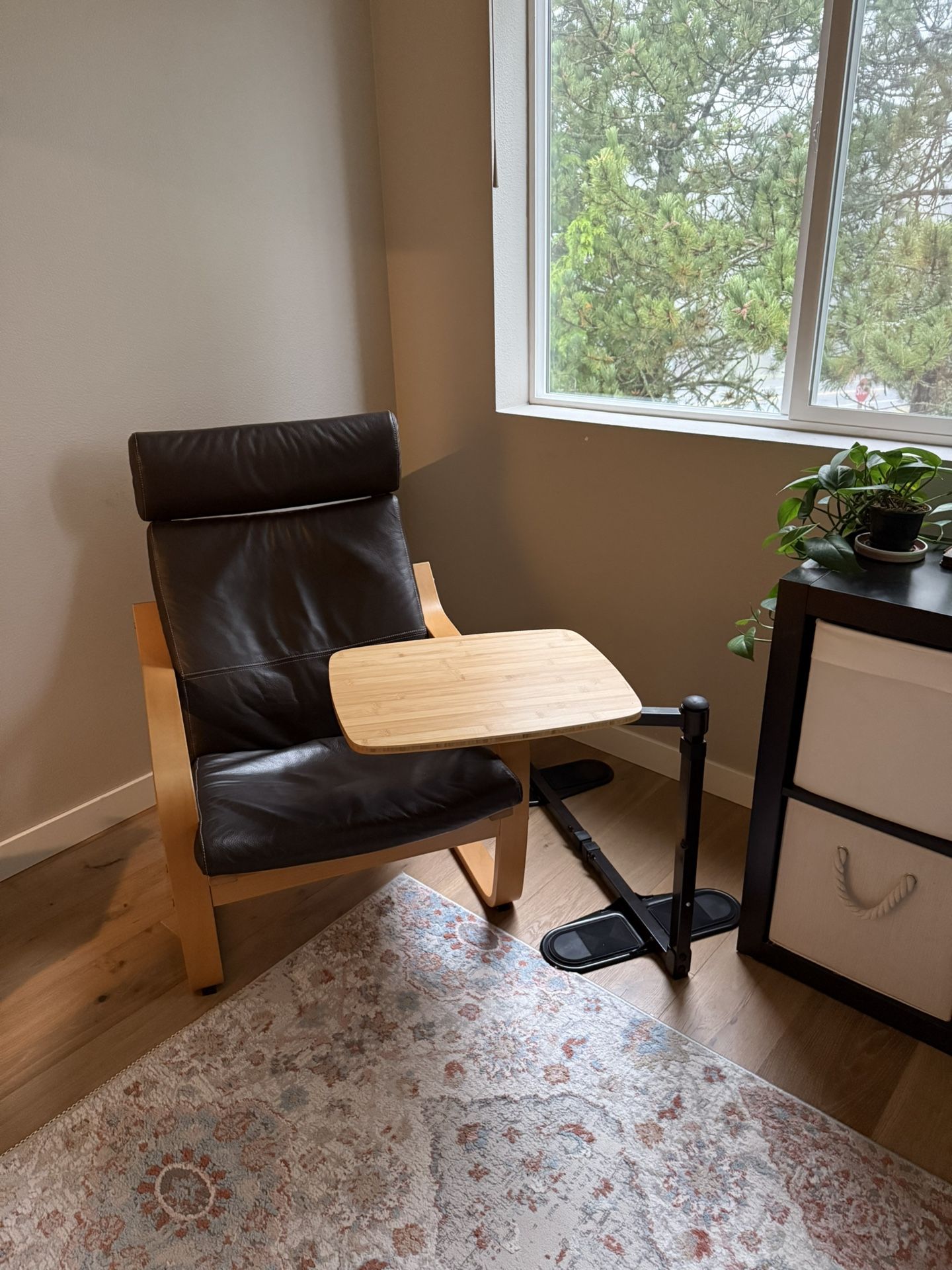 Adjustable Swivel Tray Table