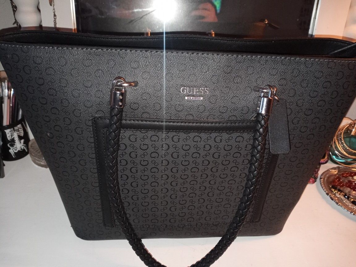 Purse ~ GUESS brand New