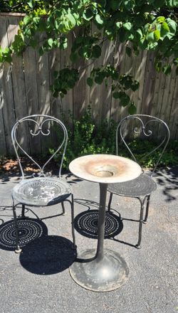 Ice cream shoppe chairs & table base