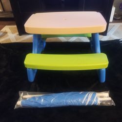 Brand New Little Tikes Picnic Table With Umbrella