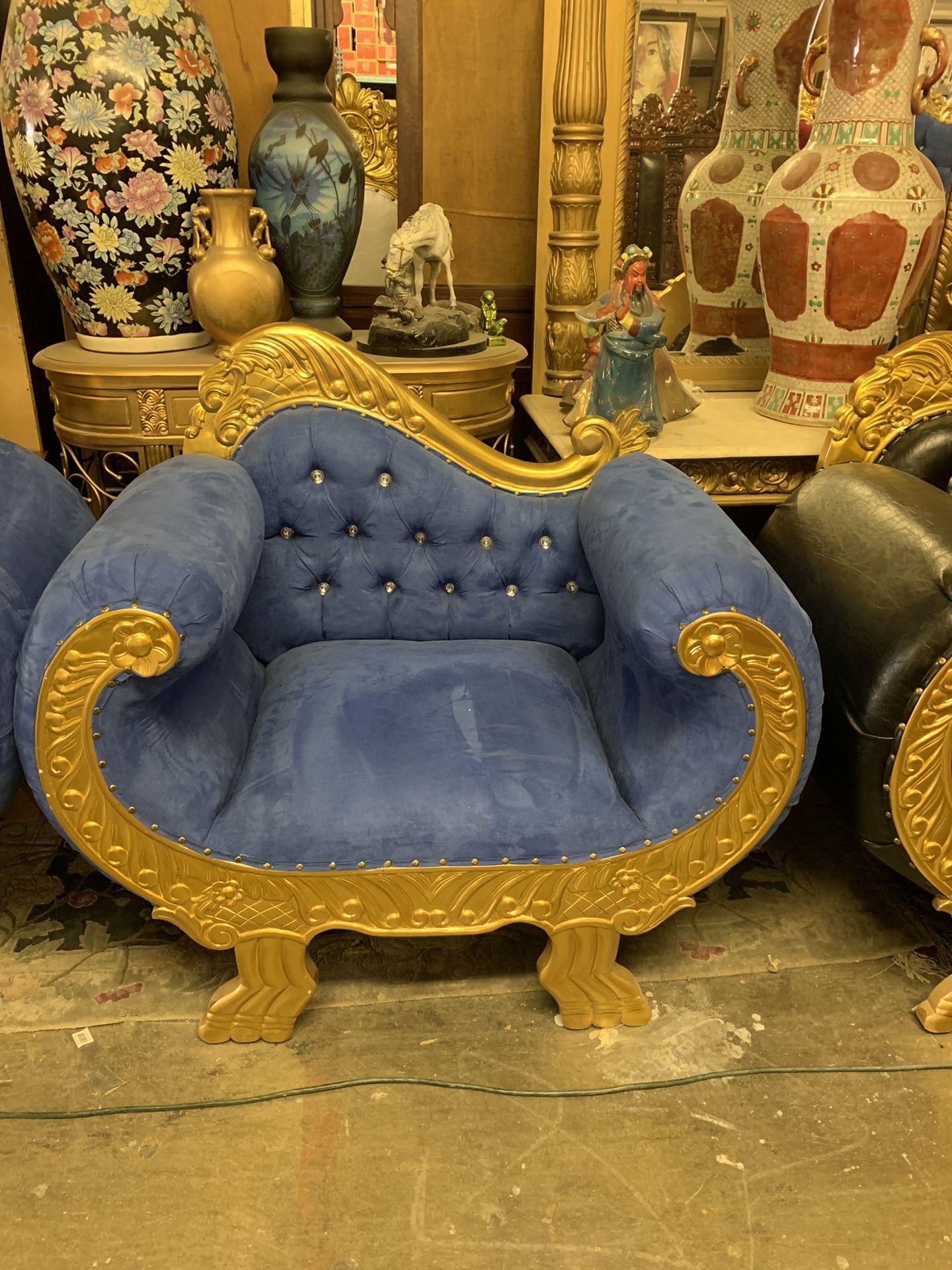 Beautiful throne bench.$1200. Best offer