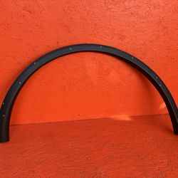 2025 2026 TESLA Y JUNIPER RIGHT PASSENGER SIDE REAR FENDER FLARE MOLDING OEM