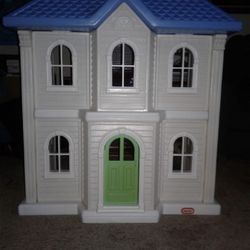 Vintage little tykes, my size dollhouse