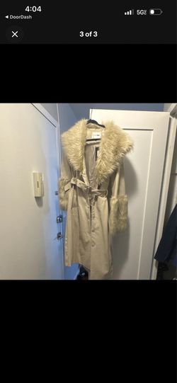 Fashion nova Coat with fur size small