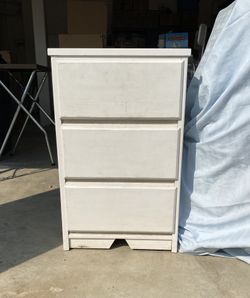 3-drawer Nightstand
