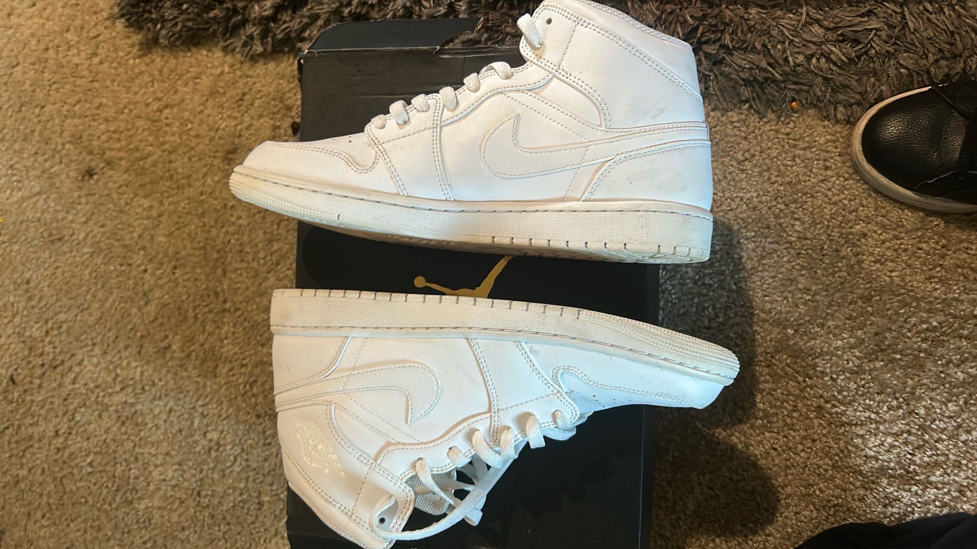 Nike  Air Jordan 1 Mids Size 10.5