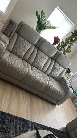 Reclining couch and loveseat