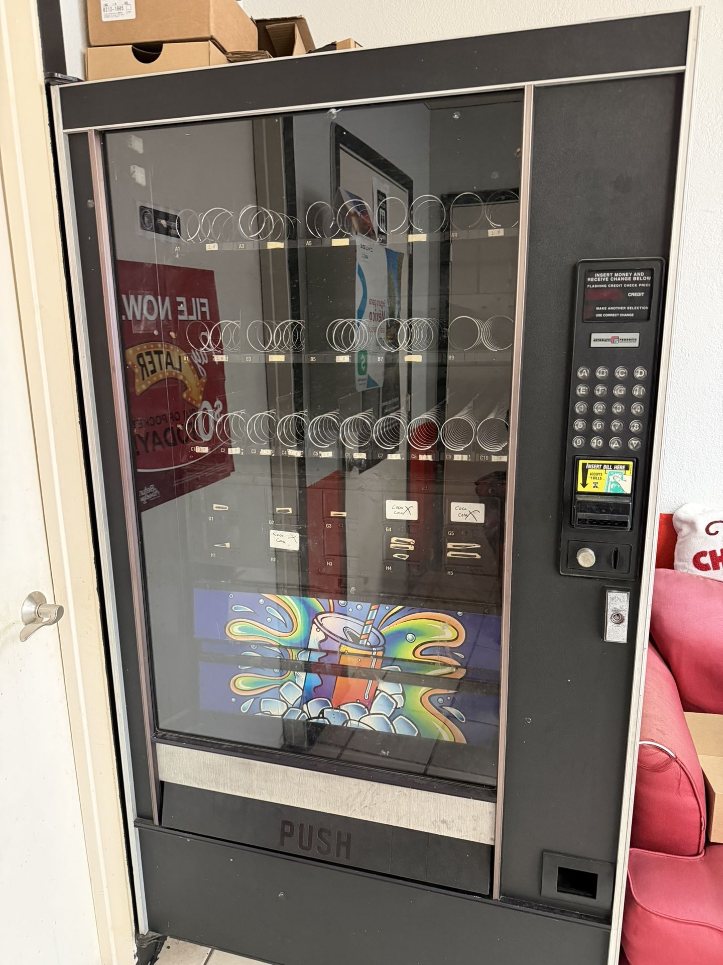 Vending Machine For Snacks And Drinks