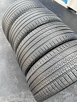 285/45r22 Pirelli tires con 80% de Vida las 4