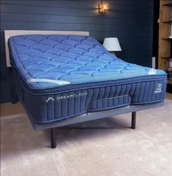 NEW  QUEEN MATTRESS