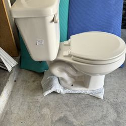 Toilet Vortens Medalist, Model 3486-V, 2 pieces - $49. 00 (Conroe)