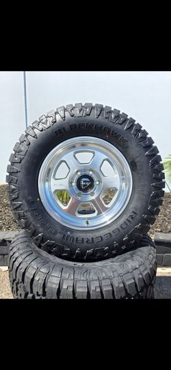 17" FUEL w/ 33" Ridgecrawler R/T tires