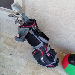 Set of Golf Clubs w/ Bag