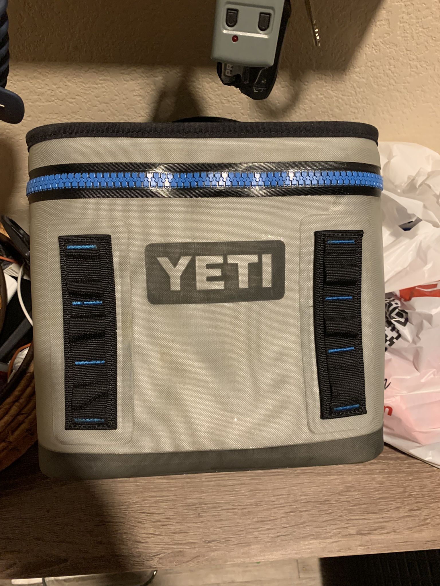 YETI HOPPER 8