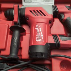 Milwaukee Tools.   1-1/8". SDS. Plus Rotary Hammer 🔨🔨🔨🔨🔨🔨