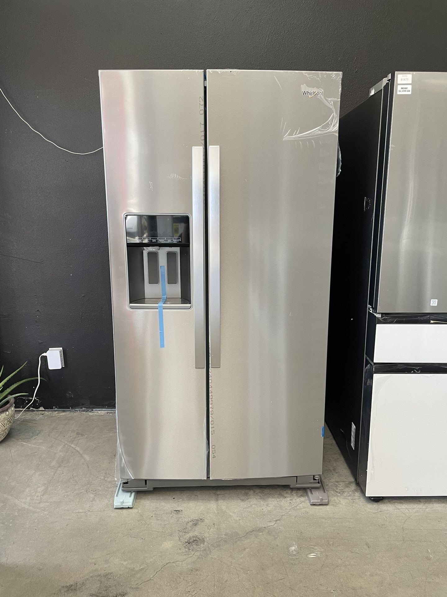 Whirlpool Side By Side Refrigerator With Water And Ice