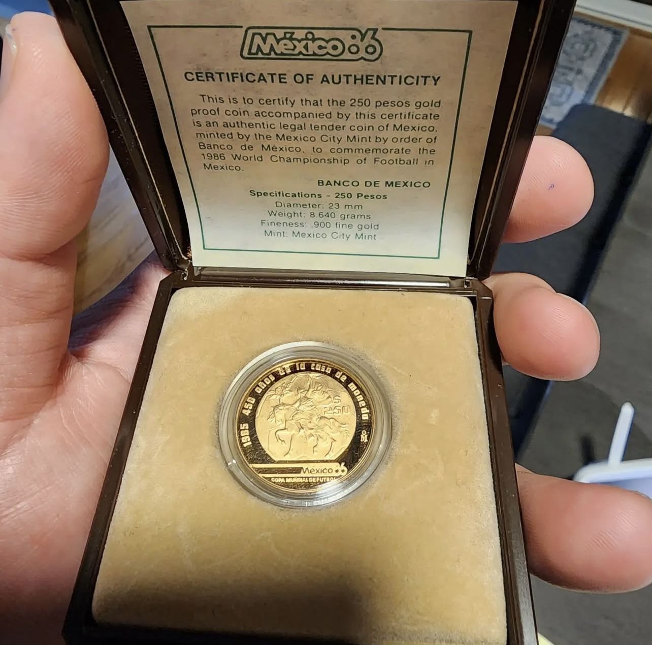 1/4 oz Gold Mexico 86 World Cup Commemorative Coin in display box and Certificate