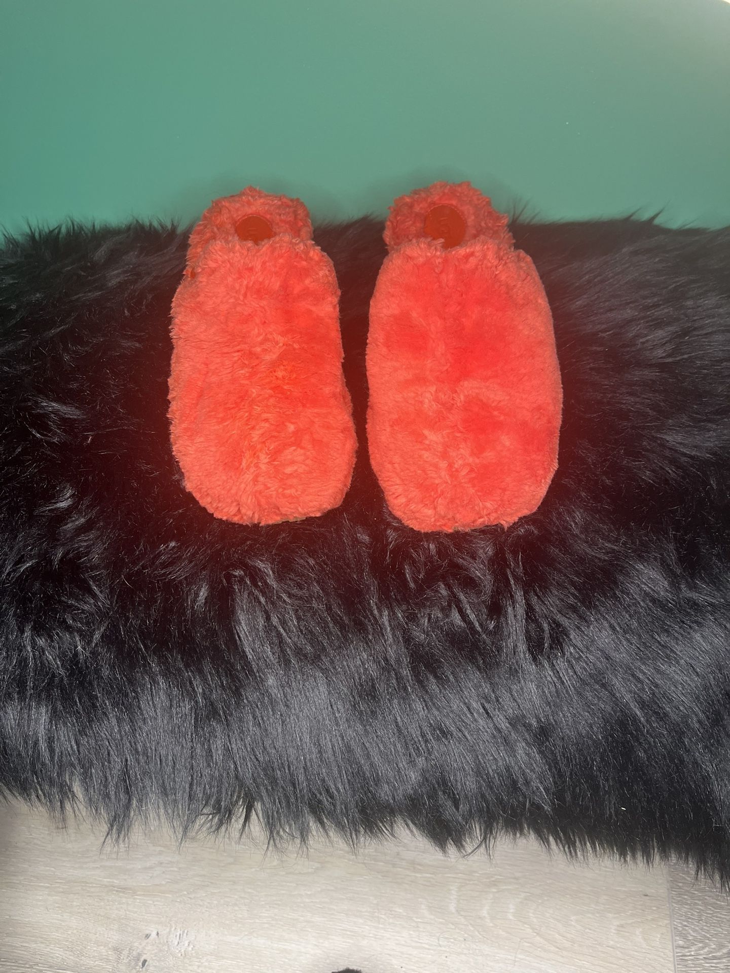 UGG FUZZ SUGAR CLOG RED CURRENT SLIP ON FAUX FUR SANDAL US 8