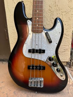 Like New 2024 Fender Jazz BASS Special Pau Ferro