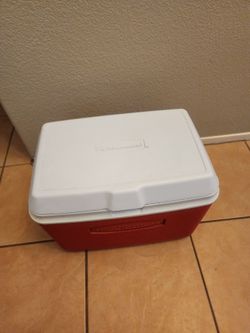 Rubbermaid Cooler