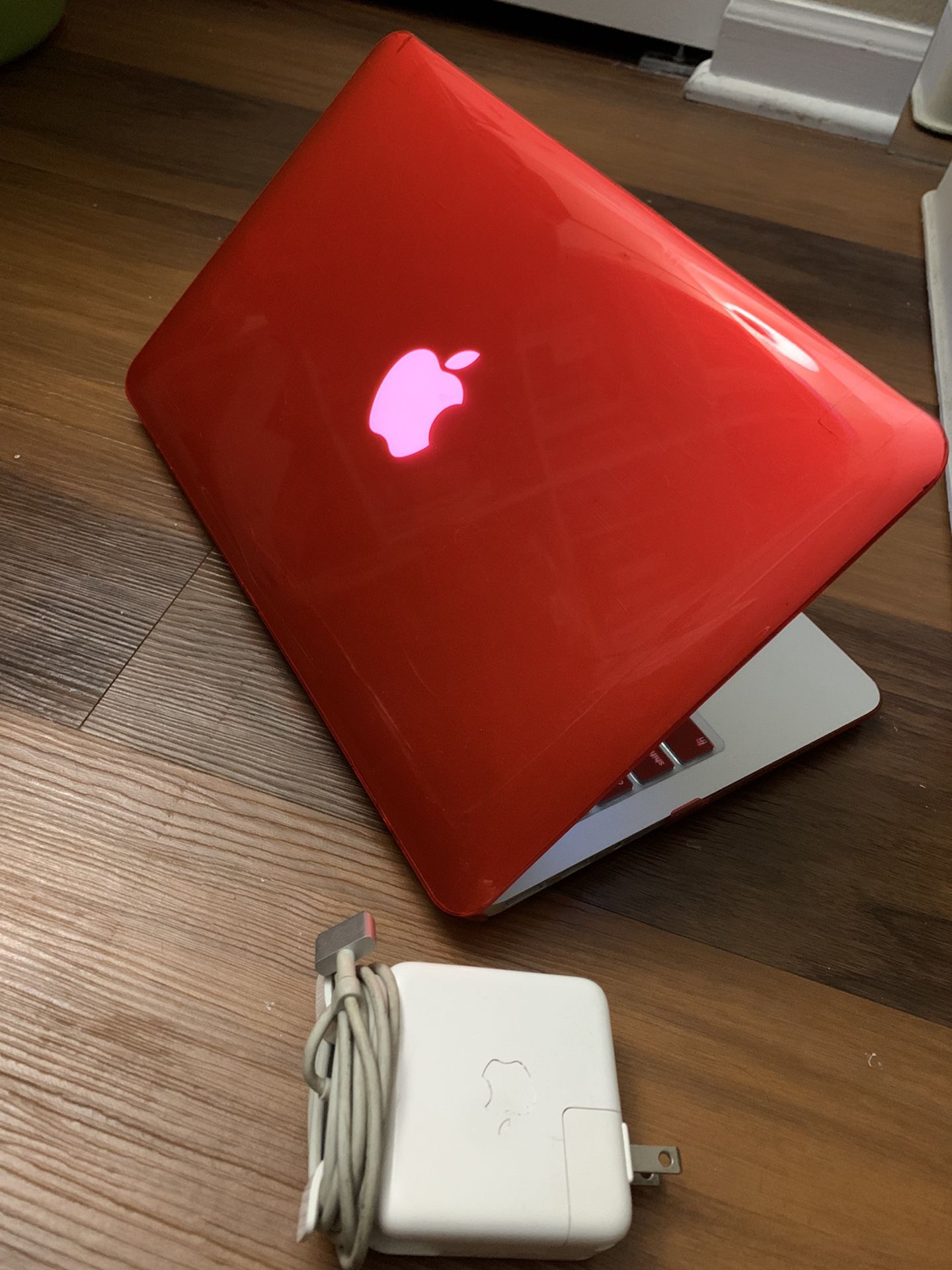 11.6" Apple MacBook Air Laptop Computer - Intel i7 Dual Core 2Ghz - 8gb RAM - 256GB Flash SSD - 1.5GB Intel HD Graphics 4000 GFX card - Battery Cycle: