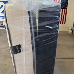 Twin XL Simmons Beautyrest Mattress and Boxspring 