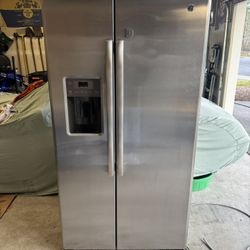 GE Refrigerator 