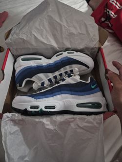 Air max 95 size 10.5 and galaxy watch 8 no charger