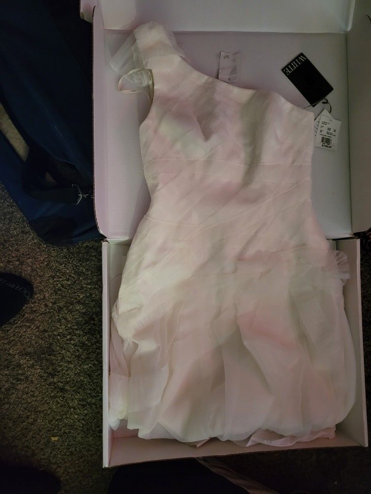 David's Bridal WHITE By Vera Wang Size 8 Ivroy