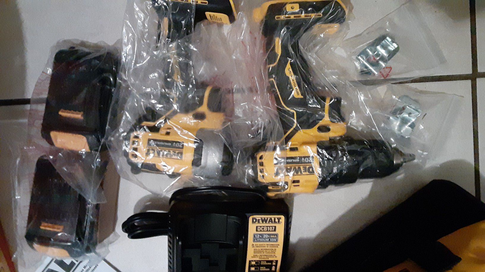 Dewalt 20v set with 1/4 in impact 1/2 in drill driver with 106 PC bit set
