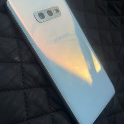 Samsung Galaxy S10 (prism White Color)