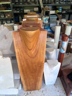 Teak Neck displays