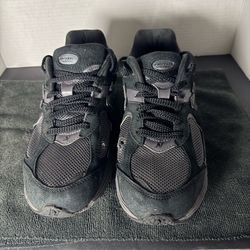 New Balance 2002R Black Running Shoes Men’s Size 8.5 M / 10 W - Read