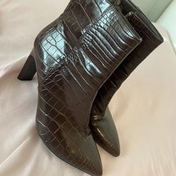 Brown boots ( Heels)