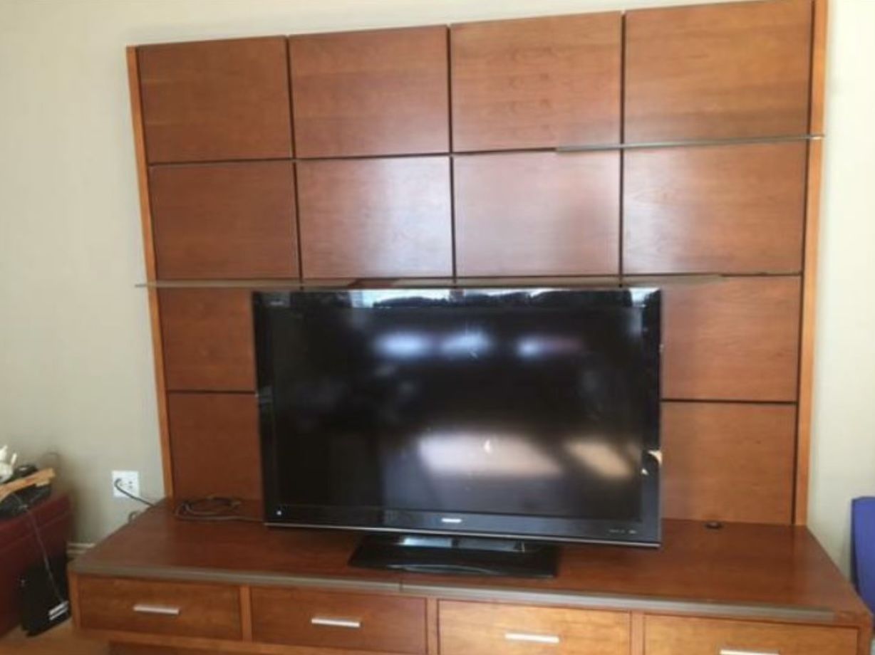 Beautiful Wood Entertainment Center Excellent Condition